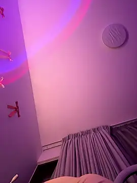 Snapshot of madlynginger chatting on 01.12.26 madlynginger online show from 01.12.26