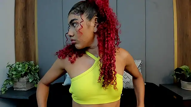 Snapshot of Red_Vel_ chatting on 12.04.25 Red Vel online show from 12.04.25