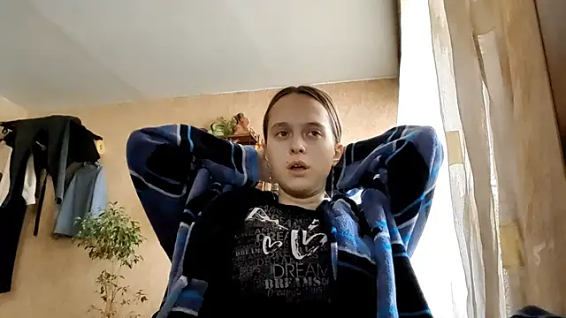 Snapshot of SophieHazely chatting on 12.15.25 SophieHazely online show from 12.15.25