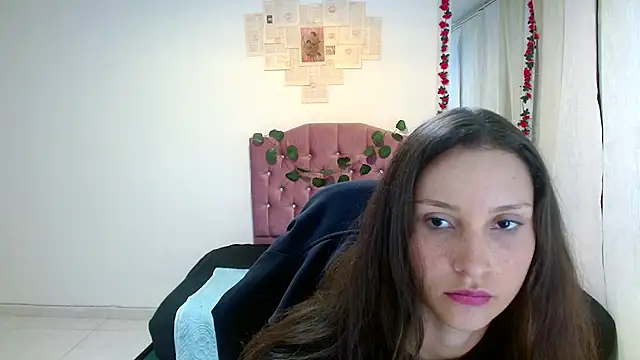 Snapshot of scarlet160920 chatting on 12.05.25 scarlet160920 online show from 12.05.25