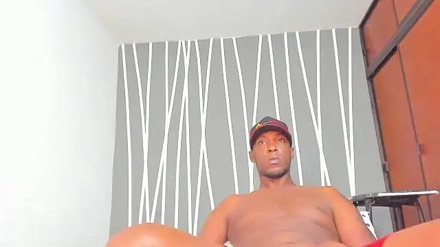 Snapshot of laura_and_samir chatting on 02.25.26 laura and samir online show from 02.25.26