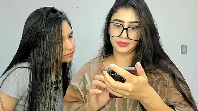 Snapshot of ROUS_SWEET_ chatting on 12.19.25 ROUS SWEET online show from 12.19.25