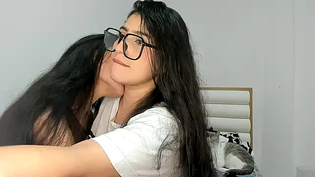 Snapshot of ROUS_SWEET_ chatting on 04.05.26 ROUS SWEET online show from 04.05.26