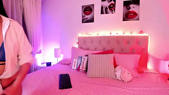 Snapshot of Charlotte_rider_ chatting on 12.16.25 Charlotte rider online show from 12.16.25