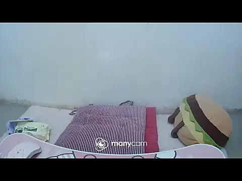 Snapshot of hottiemama69 chatting on 12.15.25 hottiemama69 online show from 12.15.25