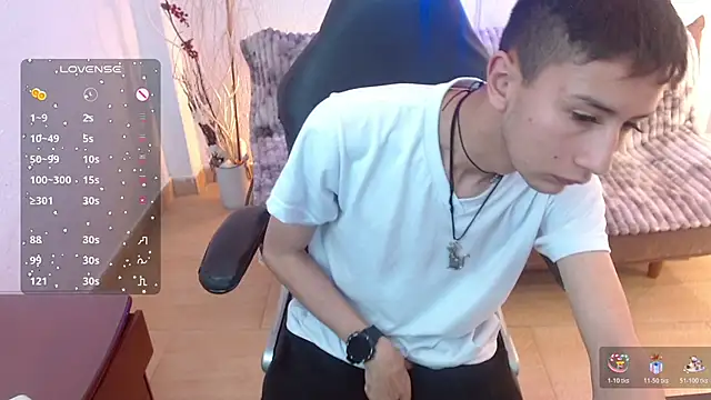 Snapshot of AngelRonson_ chatting on 11.28.25 AngelRonson online show from 11.28.25