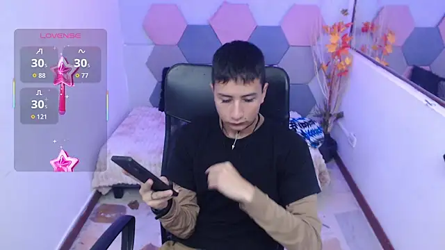 Snapshot of AngelRonson_ chatting on 12.04.25 AngelRonson online show from 12.04.25