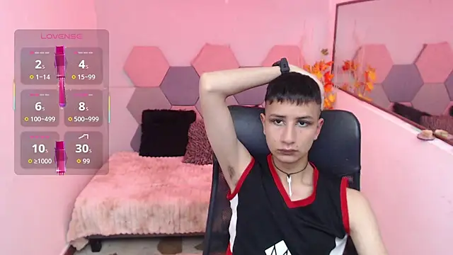 Snapshot of AngelRonson_ chatting on 12.05.25 AngelRonson online show from 12.05.25