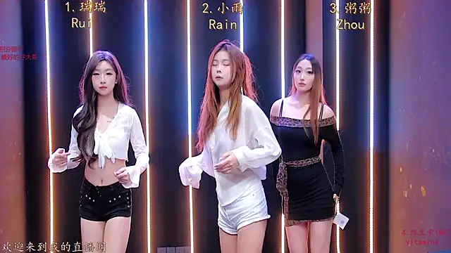 Snapshot of Miss-Girl chatting on 12.01.25 Miss-Girl online show from 12.01.25