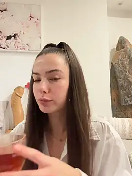 Snapshot of Sugarbellax chatting on 12.04.25 Sugarbellax online show from 12.04.25