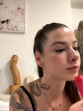 Snapshot of Sugarbellax chatting on 12.15.25 Sugarbellax online show from 12.15.25