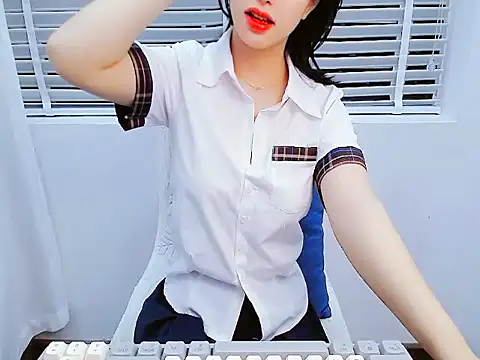 Snapshot of Cami99x chatting on 11.29.25 Cami99x online show from 11.29.25