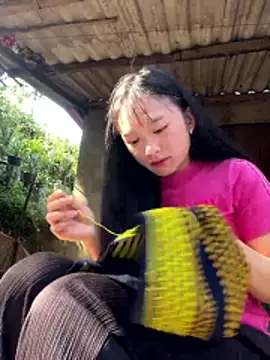 Snapshot of Mayli2x chatting on 12.02.25 Mayli2x online show from 12.02.25