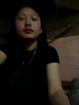 Snapshot of Mayli2x chatting on 12.04.25 Mayli2x online show from 12.04.25