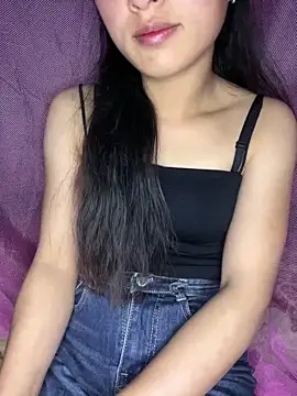 Snapshot of Mayli2x chatting on 12.15.25 Mayli2x online show from 12.15.25