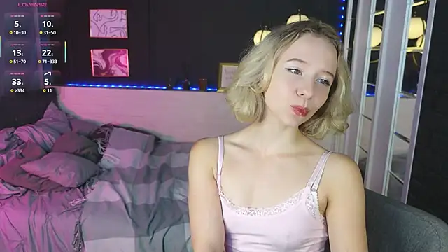 Snapshot of Tiffany__May chatting on 12.16.25 Tiffany May online show from 12.16.25