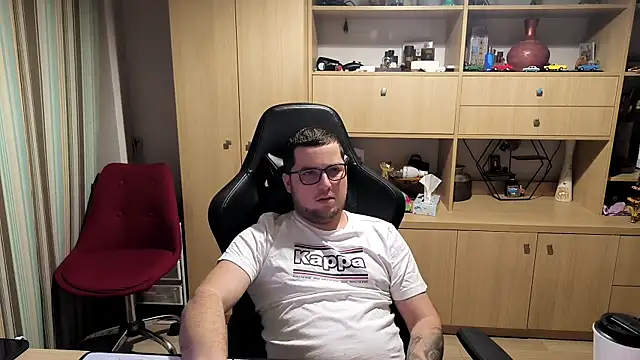 Snapshot of kevinnlovelly chatting on 12.02.25 kevinnlovelly online show from 12.02.25