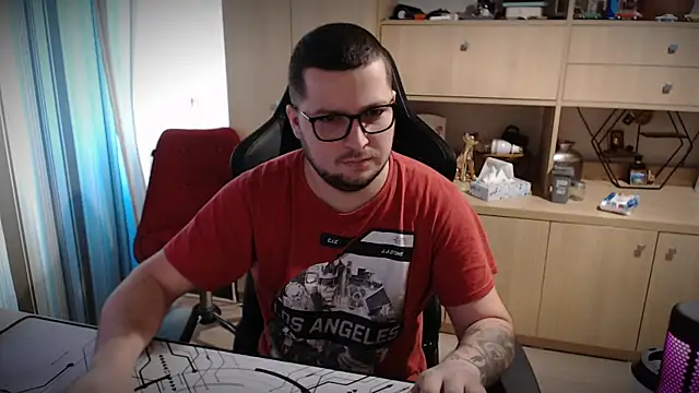 Snapshot of kevinnlovelly chatting on 12.15.25 kevinnlovelly online show from 12.15.25