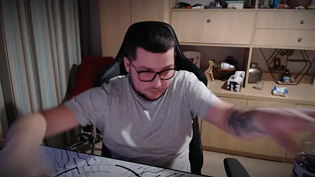 Snapshot of kevinnlovelly chatting on 12.22.25 kevinnlovelly online show from 12.22.25