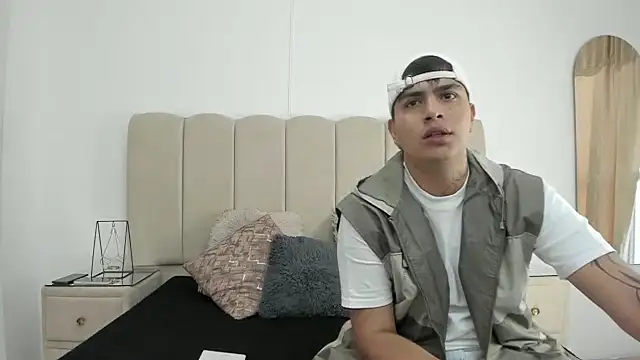 Snapshot of TomasANDalejo chatting on 12.01.25 TomasANDalejo online show from 12.01.25