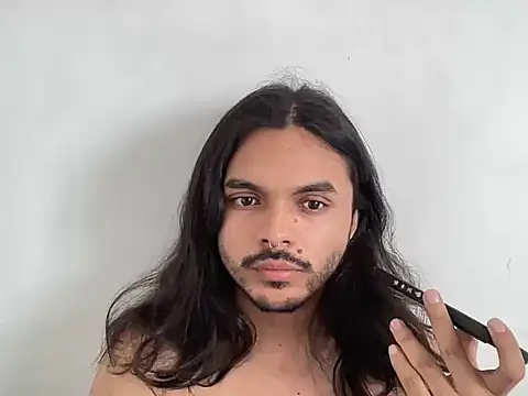 Snapshot of Lukathin chatting on 11.29.25 Lukathin online show from 11.29.25