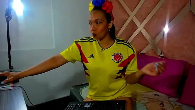 Snapshot of Valeria_gil_ chatting on 06.23.26 Valeria gil online show from 06.23.26