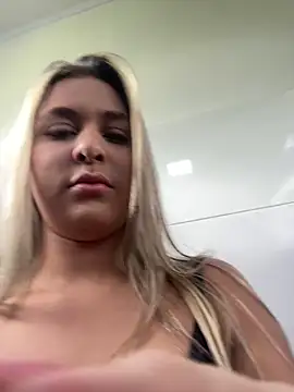 Snapshot of Sofia_Lopezz1 chatting on 12.18.25 Sofia Lopezz1 online show from 12.18.25