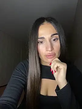 Snapshot of MonikaSi chatting on 12.20.25 MonikaSi online show from 12.20.25