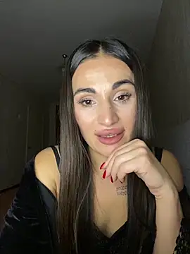 Snapshot of MonikaSi chatting on 12.21.25 MonikaSi online show from 12.21.25