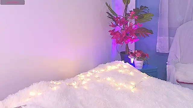 Snapshot of Katee_Crownn chatting on 12.03.25 Katee Crownn online show from 12.03.25