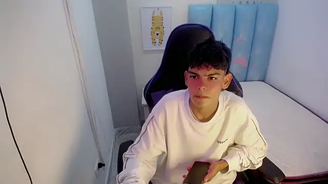 Snapshot of Lil_babyyy_ chatting on 12.01.25 Lil babyyy online show from 12.01.25