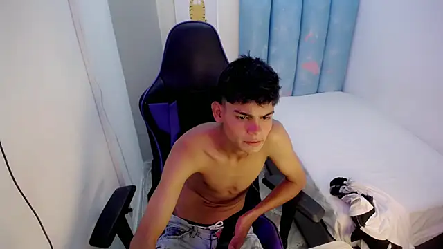 Snapshot of Lil_babyyy_ chatting on 12.02.25 Lil babyyy online show from 12.02.25