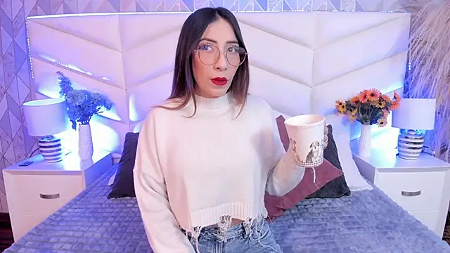 Lizzi Hotman  online show from 01.15.26