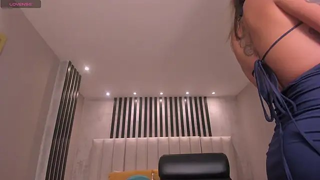 Snapshot of AmbarOwens chatting on 12.15.25 AmbarOwens online show from 12.15.25