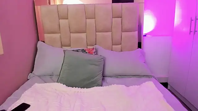 Snapshot of Nana__S chatting on 12.14.25 Nana S online show from 12.14.25