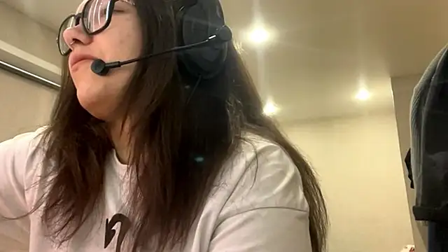 Snapshot of KerriMcbreen chatting on 12.01.25 KerriMcbreen online show from 12.01.25