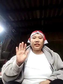 Snapshot of LeoPet2x chatting on 12.14.25 LeoPet2x online show from 12.14.25