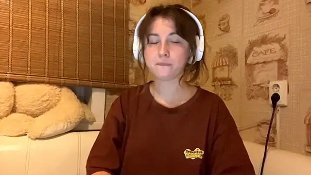 Snapshot of Tessa_Muse chatting on 11.30.25 Tessa Muse online show from 11.30.25