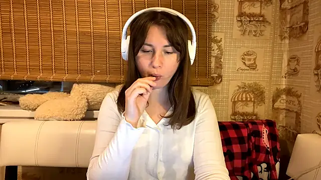 Snapshot of Tessa_Muse chatting on 12.05.25 Tessa Muse online show from 12.05.25