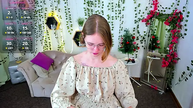 Snapshot of Mia_Mooore chatting on 12.14.25 Mia Mooore online show from 12.14.25