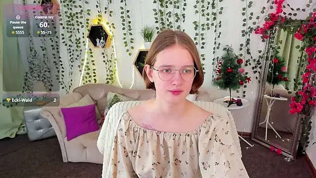 Snapshot of Mia_Mooore chatting on 12.18.25 Mia Mooore online show from 12.18.25