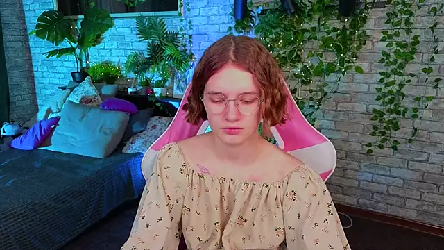 Mia Mooore online show from 02.24.26