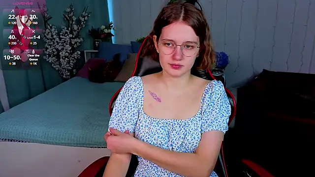 Mia Mooore online show from 03.07.26