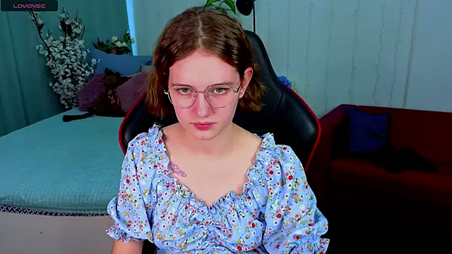 Mia Mooore online show from 03.10.26