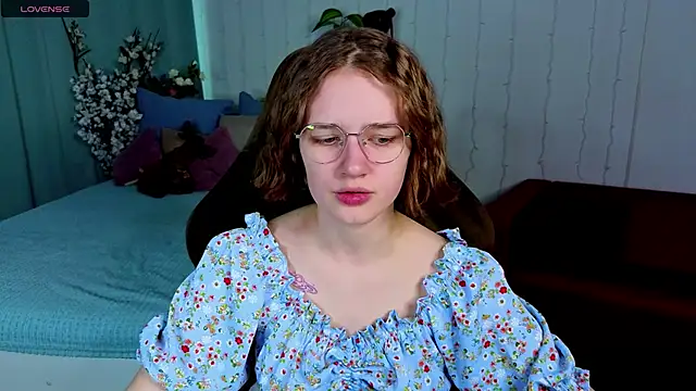 Mia Mooore online show from 03.12.26