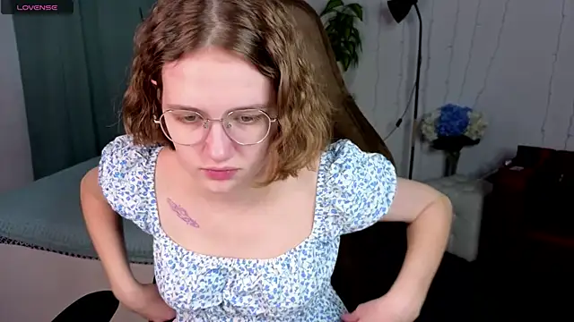 Mia Mooore online show from 03.14.26