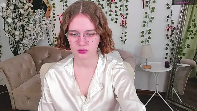 Mia Mooore online show from 03.19.26