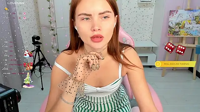 Anna Dreamer online show from 12.15.25