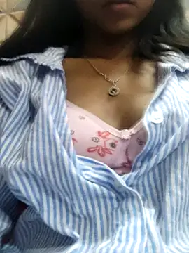 Snapshot of Isha_Liha chatting on 12.05.25 Isha Liha online show from 12.05.25