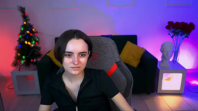 Snapshot of KateWillows chatting on 12.14.25 KateWillows online show from 12.14.25